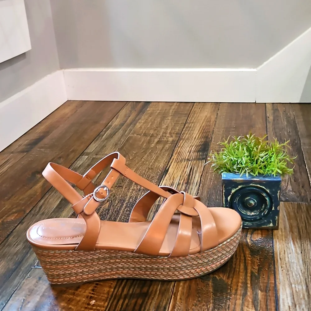 NWOT Bandolino Women's Tan Wedge‎ Heel Espadrille Strappy Sandals. Size 11